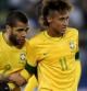Dani Alves y Neymar, en un partido de la selección de Brasil