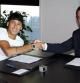 Neymar y Rosell se dan un apretón de manos, tras la firma de contrato del brasileño por el Barça