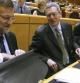 El presidente del Gobierno, Mariano Rajoy, conversa con el ministro de Justicia, Alberto Ruiz Gallardón, durante la sesión de control en el Senado