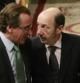 El portavoz del PP en el Congreso, Alfonso Alonso, conversa con el líder del PSOe, Afredo Pérez Rubalcaba en el pleno de la Cámara Baja