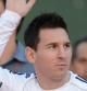 Leo Messi saluda a los aficionados de la selección argentina al término de un entrenamiento preparatorio para la Copa Confederaciones.