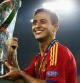Thiago Alcantara posa con la copa de campeón del Europeo sub-21