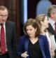 La vicepresidenta del Gobierno, Soraya Sáenz de Santamaría, conversa con el portavoz del PP en el Congreso, AlfonsoAlonso (i), junto a los ministros de Fomento, Ana Pastor y el de Justicia, Alberto Ruiz-Gallardón