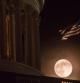 Luna llena durante el fenómeno de la Superluna en el Capitolio de Washington