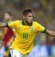 El delantero brasileño Neymar celebra tras marcar el segundo gol ante España, durante la final de la Copa Confederaciones 2013 que están disputando hoy en el estadio de Maracaná, en Río de Janeiro