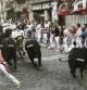 Los mozos corren en el tramo de Mercaderes en el tercer encierro de los Sanfermines.