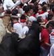 Los toros protagonistas del séptimo encierro de San Fermín 2013 han topado con un tapón humano en la entrada de la Plaza provocando momentos dramáticos