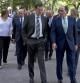 El presidente del Gobierno, Mariano Rajoy (iz.), conversa con el presidente y consejero delegado de Iberdrola,José Ignacio Galán. (d.), en los jardines del Complejo de La Moncloa
