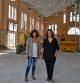 Cristina Domènech y Marina Iglesias, promotoras de la empresa jamSTORES dentro del edificio del Mercat del Pla después de conocer la adjudicación de la concesión a su propuesta