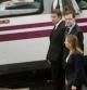 El presidente del Gobierno, Mariano Rajoy, junto con la ministra Ana Pastor y el presidente de Galicia, Alberto Núñez Feijóo, visita esta mañana el lugar de Santiago donde anoche descarriló un tren, suceso en el que murieron 78 personas.
