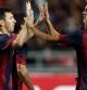 El futbolista argentino del FC Barcelona Lionel Messi (i) celebra con sus compañero Neymar (d) un tanto marcado durante un partido amistoso que el equipo disputó contra la selección tailandesa, en el Estadio Nacional de Rajamangala, en Bangkok (Tailandia), hoy, miércoles 7 de agosto de 2013