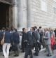 Altos cargos de la Generalitat entrando ayer en el Palau de la Generalitat para asistir al cónclave