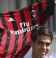 Kaká posa con la camiseta del Milan