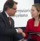 El presidente de la Generalitat de Catalunya, Artur Mas, y la ministra de Fomento, Ana Pastor, durante la firma del acuerdo de colaboración para la construcción del nuevo acceso ferroviario al puerto de Barcelona.