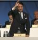 El primer ministro japonés, Shinzo Abe, saluda durante la 125 sesión del Comité Olímpico Internacional (COI)