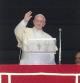 El Papa durante el Angelus en la plaza de San Pedro del Vaticano