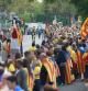 La cadena humana organizada por la ANC, en su paso por la Barceloneta