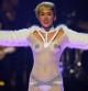 Miley Cyrus durante el iHeartRadio Music Festival en el MGM Grand Garden Arena de Las Vegas con un vestido de rejilla que dejaba verlo casi todo