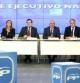 El presidente del Gobierno y del PP, Mariano Rajoy (3-i), junto a la secretaria general del partido, María Dolores de Cospedal, y los vicesecretarios Carlos Floriano (i), Javier Arenas (3-d) y Esteban González Pons (2-d), al inidicio del Comité Ejecutivo Nacional de la formación.