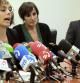 Los abogados Amaia Izko, Ainhoa Baglietto y Alfonso Zenón, entre otros abogados de la etarra Inés del Río durante la rueda de prensa ofrecida esta tarde en Bilbao