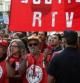 Imagen de la protesta de los trabajadores de RTVV a las puertas del TSJ valenciano en el momento de iniciar el juicio por el ERE.