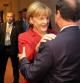 Saludo entre Merkel y Hollande en Bruselas.