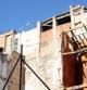 Immobles en molt mal estat de la zona del carrer dels Espardenyers on s'aixecarà el futur Museu Casteller.