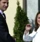 El Príncipe Felipe y Doña Letizia, en los jardines del palacio de El Pardo tras la pedida de mano