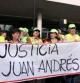 Diversos manifestantes se han concentrado ante la Ciutat de la Justícia para reclamar justicia por la muerte de Juan Andrés Benítez