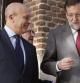 El presidente del Gobierno español, Mariano Rajoy, conversa con el ministro de Educación, José Ignacio Wert al término de la presentación de las obras escogidas del politólogo Juan J. Linz