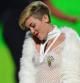 Miley Cyrus, en una actuación musical, ligera de ropa