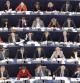 Eurodiputados asisten a la sesión plenaria del Parlamento Europeo en Estrasburgo