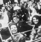 Los Kennedy, detrás del gobernador de Texas, John Connally y su esposa, poco antes del atentado