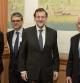 Fotografía facilitada por la Cámara de Comercio de Estados Unidos del presidente de la patronal CEOE, Juan Rosell (i), el presidente de la Cámara de Comercio de EE.UU. en España, Jaime Malet (2-i), y el presidente de la Cámara de Comercio en Washington, Thomas Donohue (d), durante la visita del presidente del Gobierno, Mariano Rajoy (2-d), a la Camára de Comercio de la capital estadounidense.