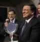 El presidente de la Comisión Europea, José Manuel Durao Barroso, tras recibir de manos del Príncipe de Asturias el Premio Carlos V, que otorga la Academia Europea de Yuste, en el transcurso de un acto celebrado en el Real Monasterio de Yuste (Cáceres) y que ha contado con la participación de numerosas personalidades, entre ellas el presidente del Gobierno, Mariano Rajoy y el primer ministro luso, Pedro Passos Coelho
