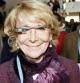 La presidenta del PP de Madrid, Esperanza Aguirre, se prueba la Google Glass durante la segunda jornada de la Convención Nacional del partido, en Valladolid.