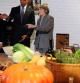 Hollande y Obama en la casa del expresidente estadounidense Tomas Jfferson, rodeados de verduras ecológicas