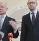 El ministro británico de Asuntos Exteriores, William Hague (i), y el primer ministro de Ucrania, Arseni Yatseniuk, ofrecen una rueda de prensa en Kiev (Ucrania) hoy, lunes 3 de marzo de 2014.