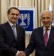 El presidente de la Duma, Sergei Narishkin, junto a presidente israelí, Simon Peres, en Jerusalén