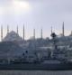 El destructor USS Truxtun cruza el Bósforo en dirección al Mar Negro en Estambul
