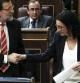 La diputada del Parlament Marta Rovira (ERC) saluda al presidente del Gobierno, Mariano Rajoy, en el pleno del Congreso