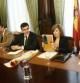 La vicepresidenta del Gobierno, Soraya SáenzdeSantamaría (2d), la delegada del Gobierno en Cataluña, Llanos de Luna (1d), y el secretario de Estado de Relaciones con las Cortes, José Luis Ayllón (3d), durante la reunión que han mantenido esta mañana en Barcelona con representanes del Gremio de Editores con motivo de la celebración de la Diada de Sant Jordi.