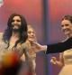 La austríaca Conchita Wurst celebra su triunfo en Eurovisión 2014