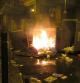 Contenedores ardiendo en una calle que cruza el carrer de Sants a la una de la madrugada