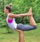 Gisele Bündchen practicando acroyoga