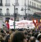 Varias personas portan banderas republicanas durante una concentración celebrada en la Puerta del Sol de Madrid a favor de la República