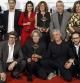 Miembros de la serie 'El tiempo entre costuras' posan con todos los galardones conseguidos en los Premios Iris