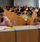 Estudiantes, antes de comenzar la prueba de castellano de la selectividad de junio en la Facultad de Derecho y Economía de la UdL
