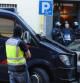 Agentes del Cuerpo Nacional de Policía detienen a un presunto miembro de una célula terrorista islamista en Madrid