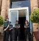 Agentes de la Guardia Civil, en la puerta del Ayuntamiento de Torredembarra.